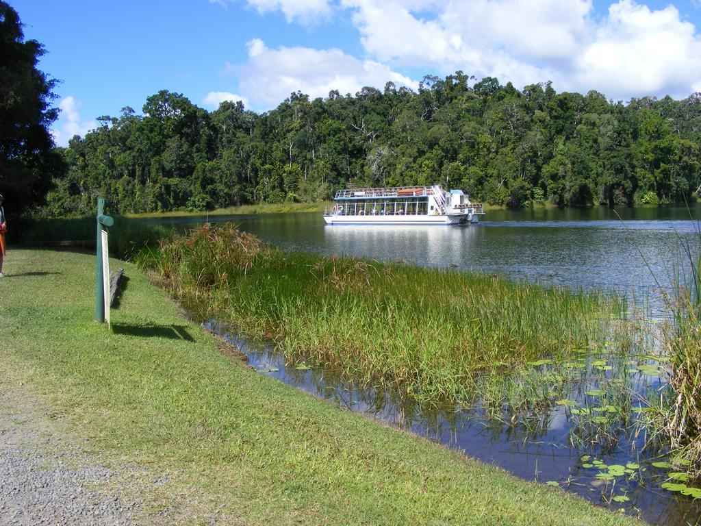 Lake Eacham Tourist Park & Cabins Экстерьер фото