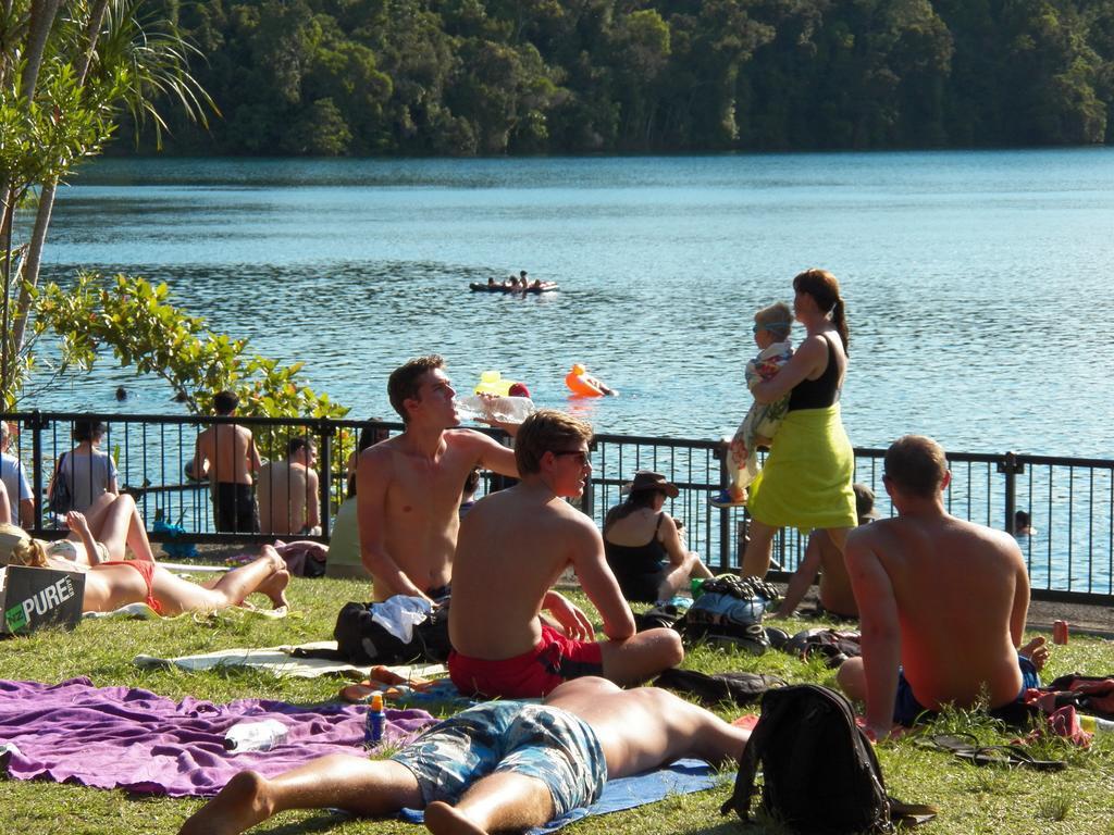 Lake Eacham Tourist Park & Cabins Экстерьер фото