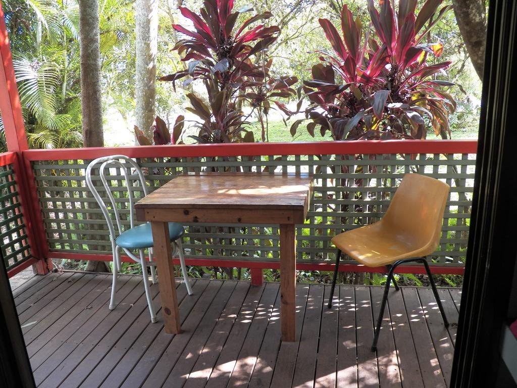 Lake Eacham Tourist Park & Cabins Экстерьер фото
