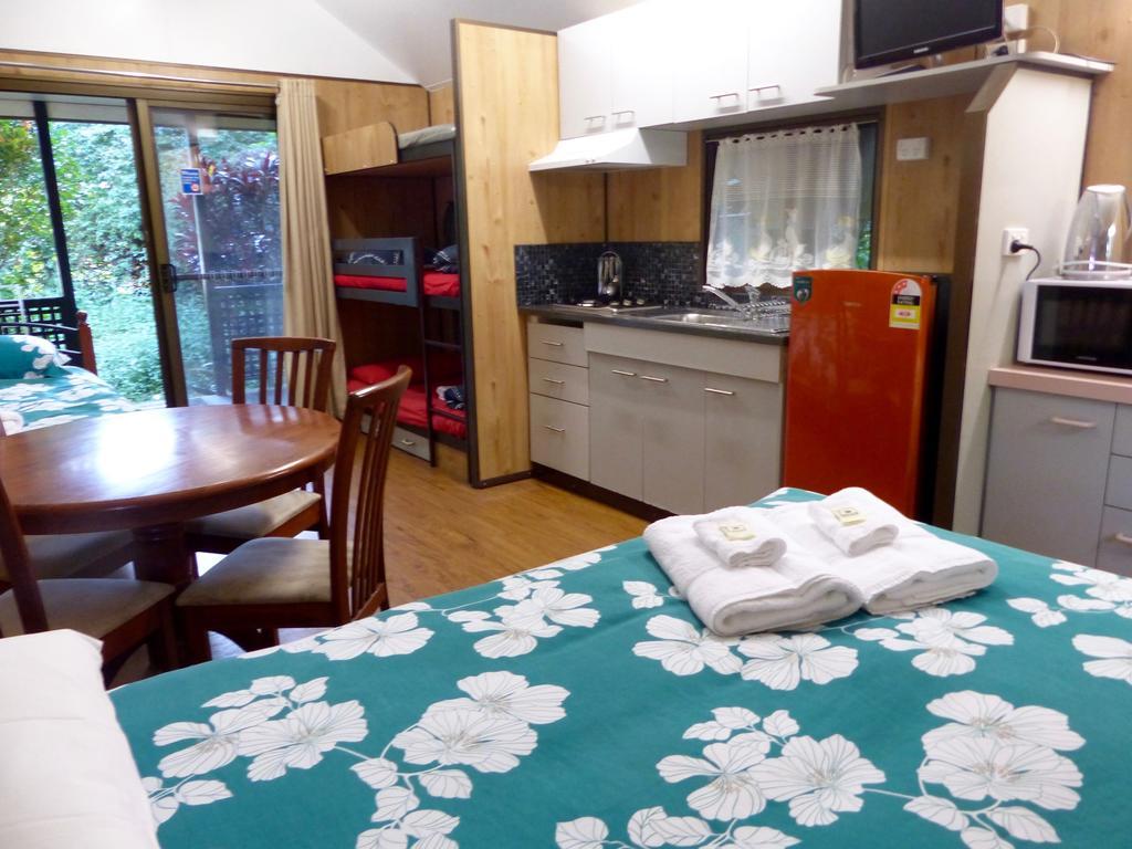 Lake Eacham Tourist Park & Cabins Экстерьер фото