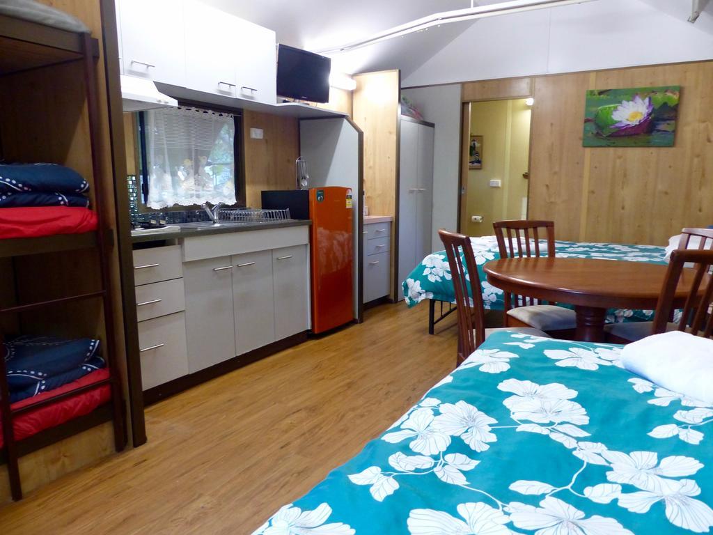 Lake Eacham Tourist Park & Cabins Экстерьер фото