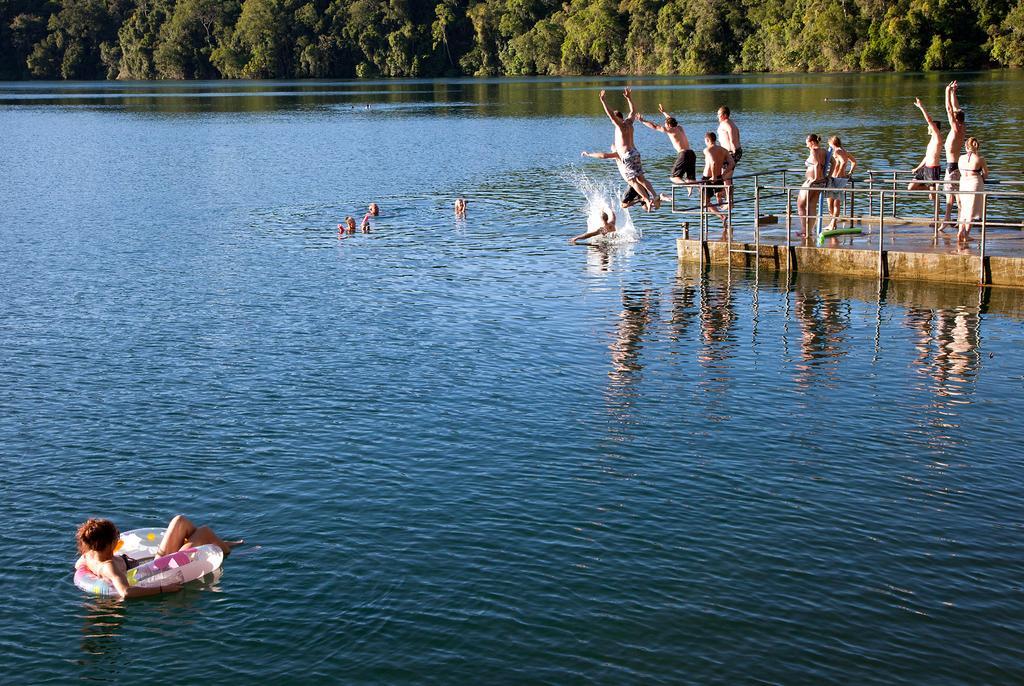 Lake Eacham Tourist Park & Cabins Экстерьер фото