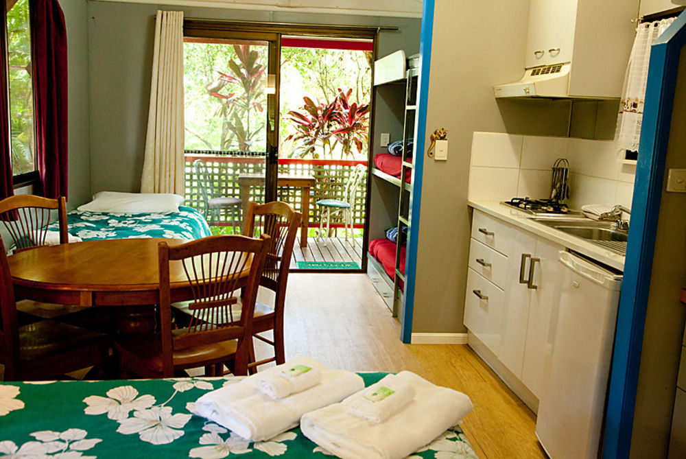 Lake Eacham Tourist Park & Cabins Экстерьер фото
